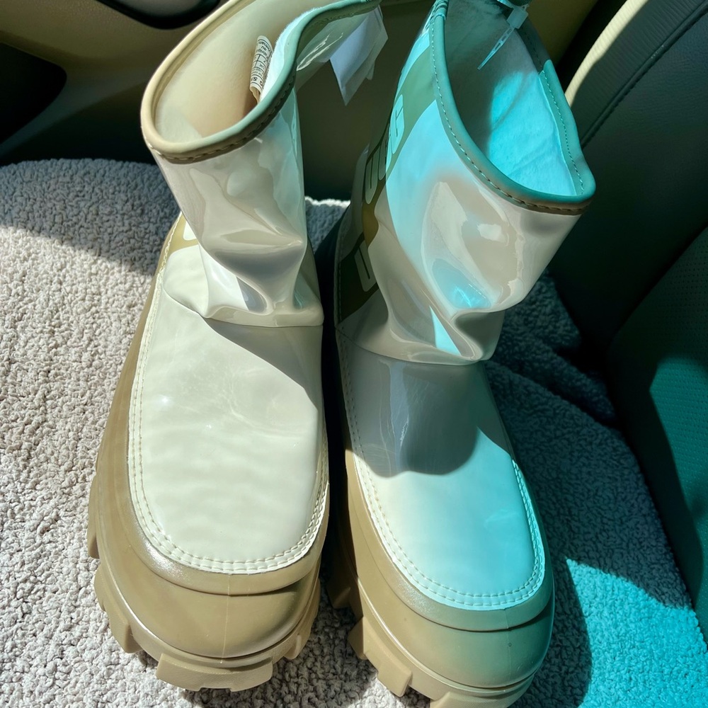 UGG Women's Cream and Tan Winter Boots